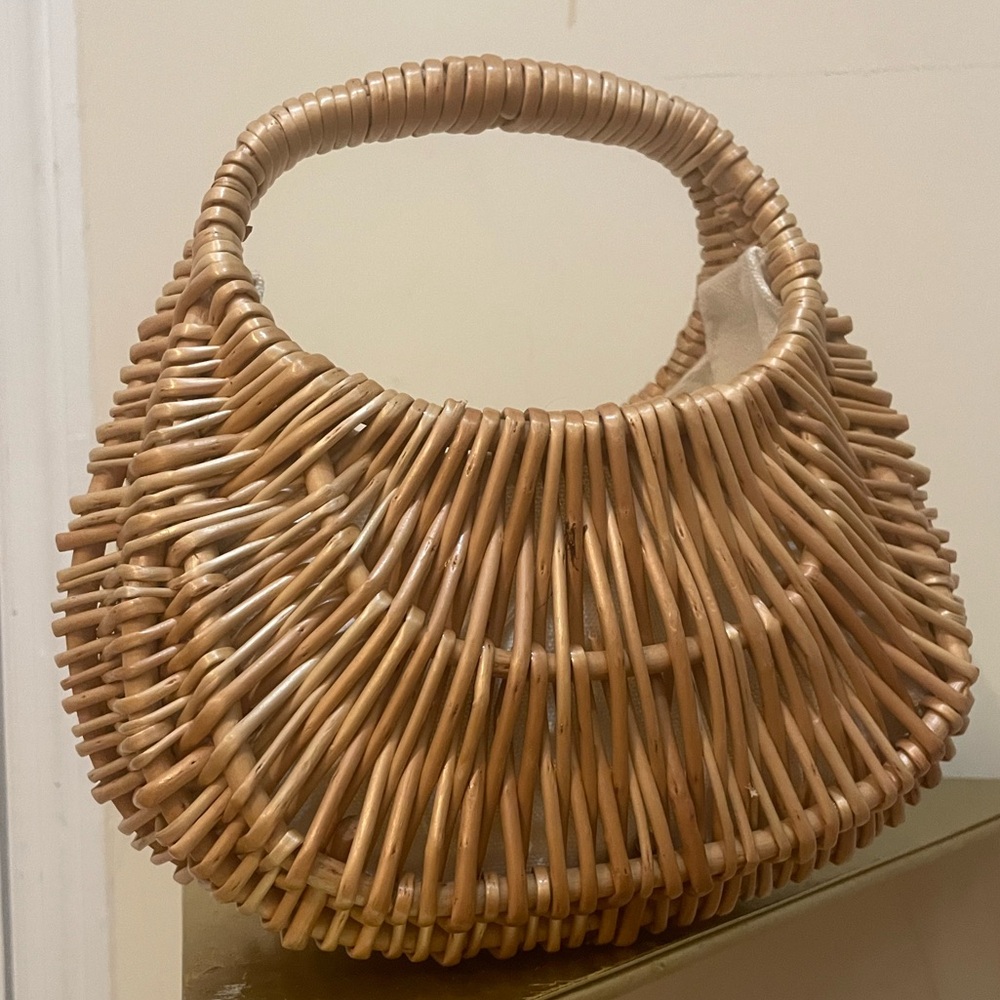 Elegant Tan Woven Handbag